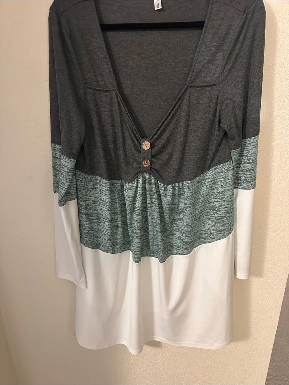 Colorblock V-Neck Women’s Top in Charcoal, Teal & White